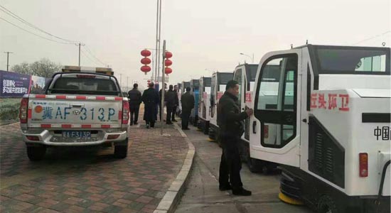 所有電動(dòng)掃地車(chē)均噴繪丘頭環(huán)衛