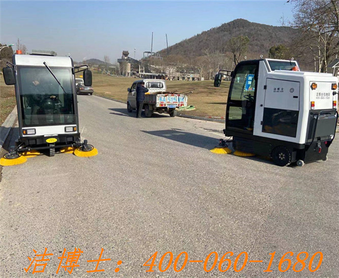 潔博士駕駛掃地機用戶(hù)案例——南京港城保潔服務(wù)有限公司